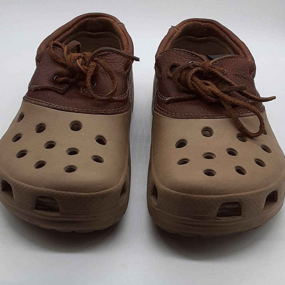 CROCS Unisex Lace Heel Size 6-8  Leather Upper